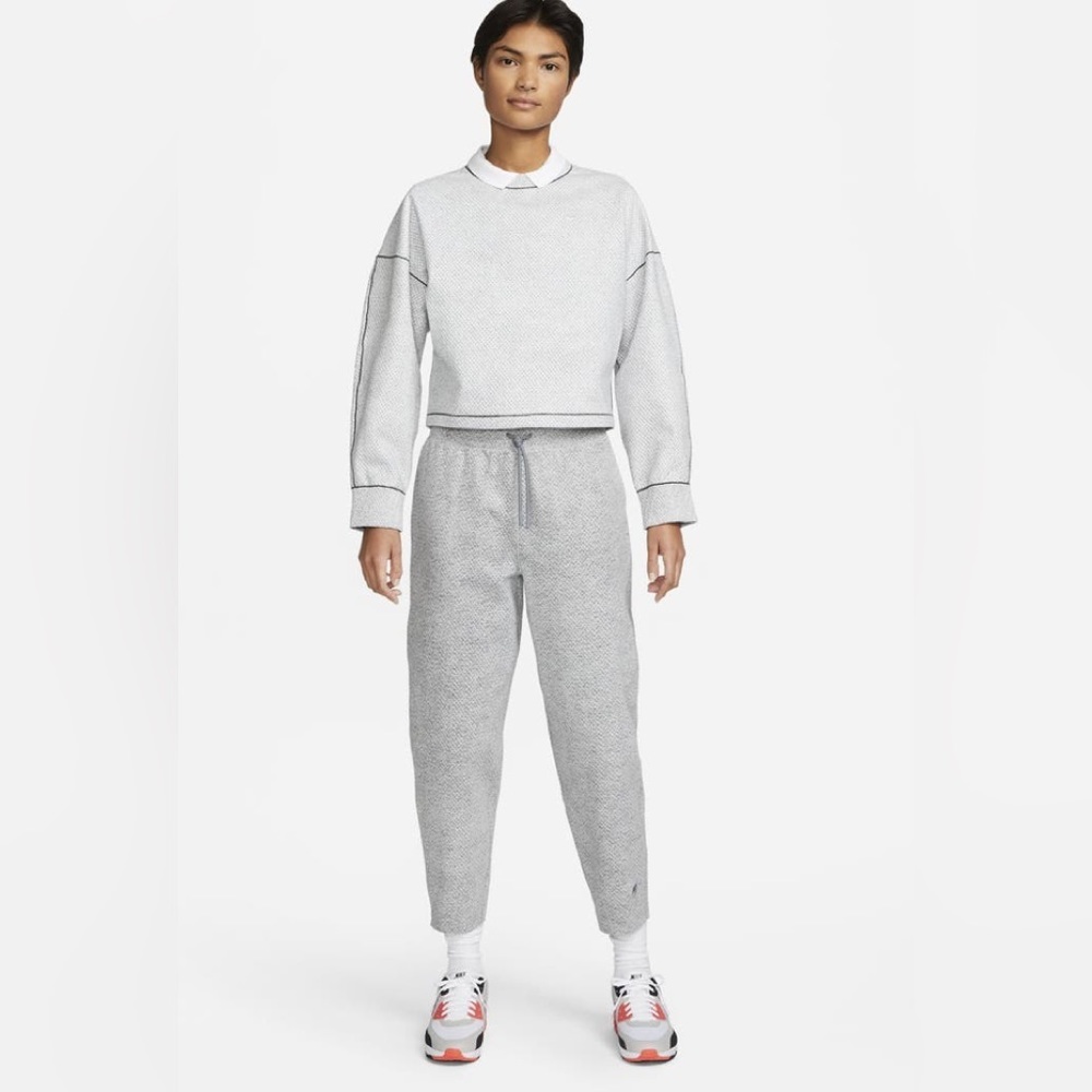 Nike Womens Sz Meduim Tech Pack Therma Fit ADV Forward Crewneck Sweatshirt Set
